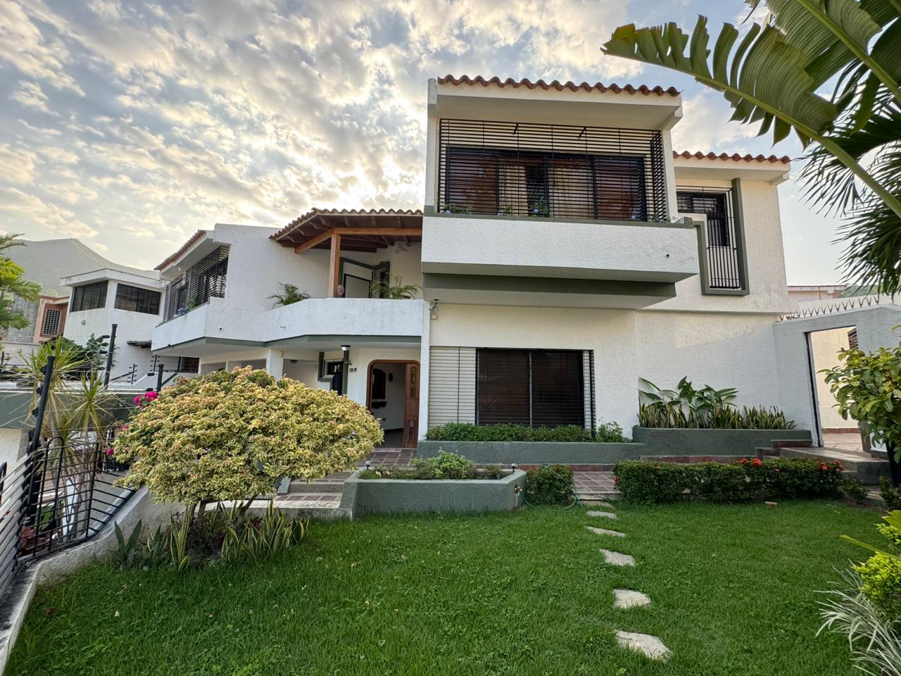 Home in Gated Community Prebo III - Espectacular Casa en Prebo III